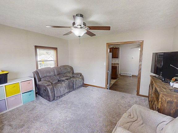 3rd image of 315 Osborn St