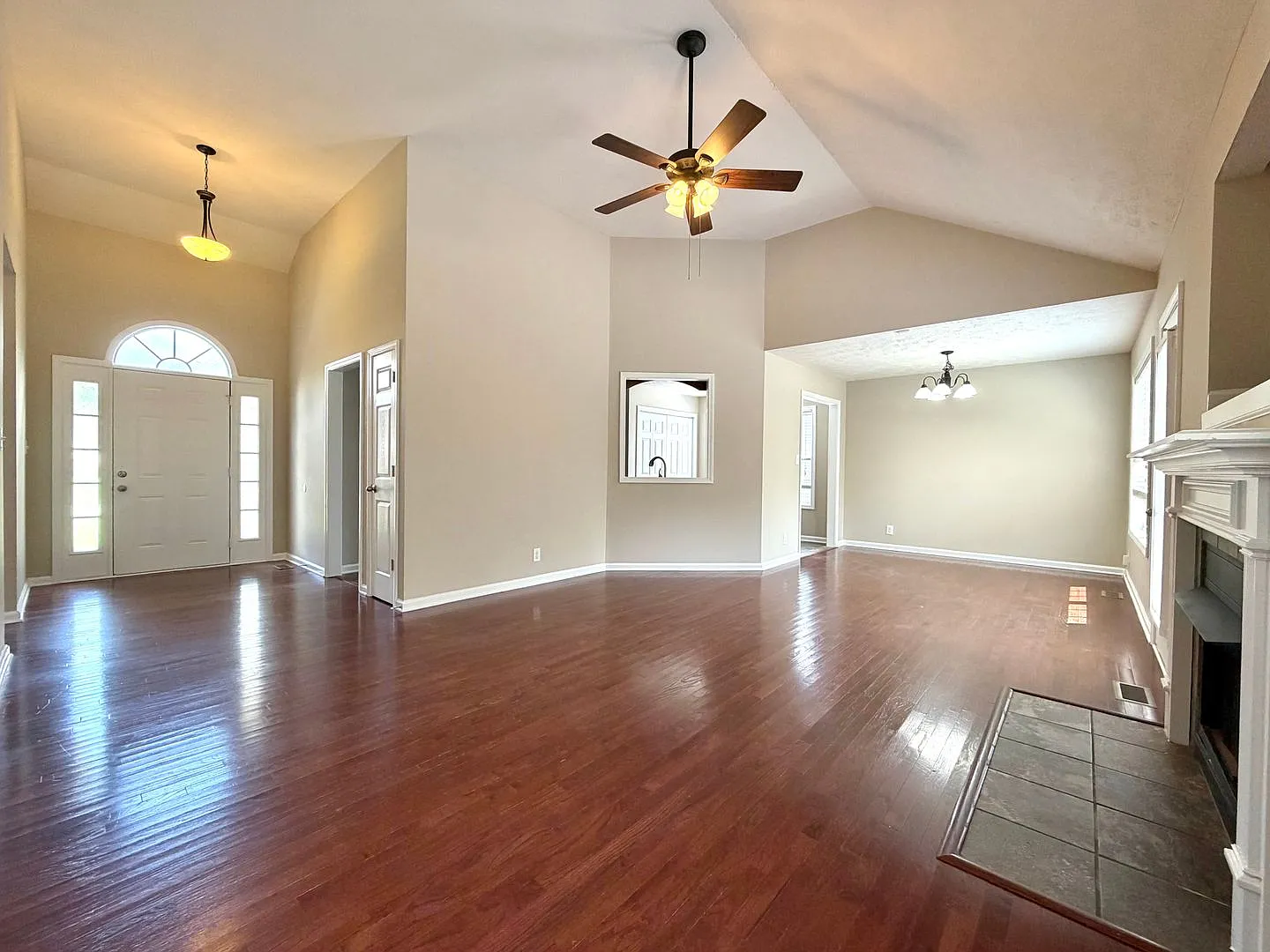 1329 Mutual Dr — Photo 2