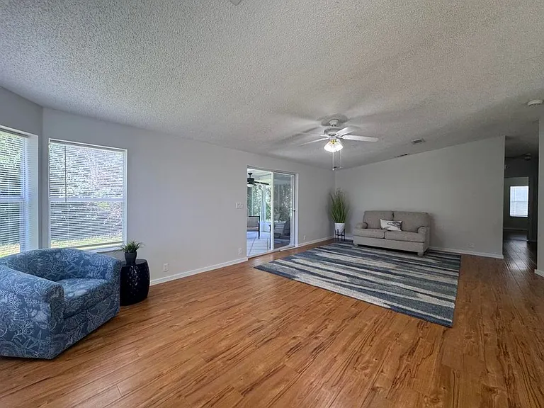 25 Winthrop Ln — Photo 3