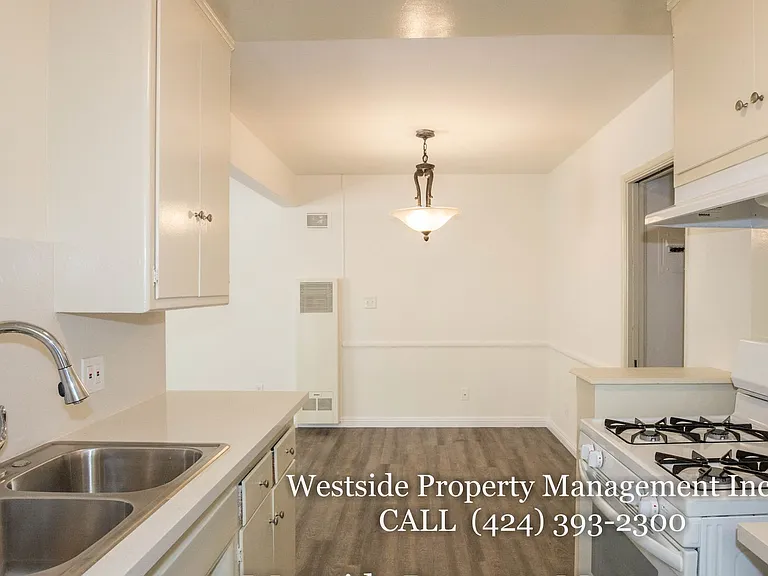 145 N La Peer Dr #4 — Photo 7