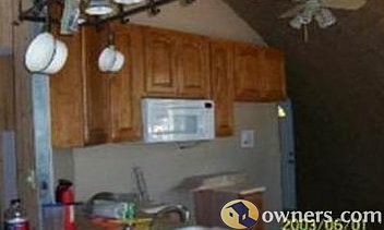 Kitchen & breakfast bar