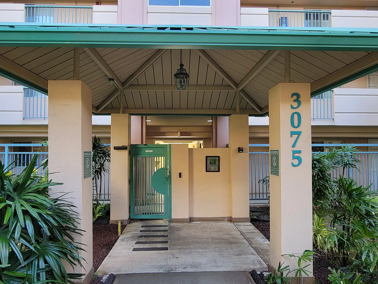 2 bed, 884 sqft, $3,500 — Photo 1