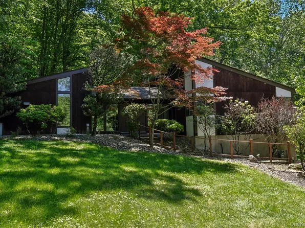 19 Rolling Way, New City, NY 10956