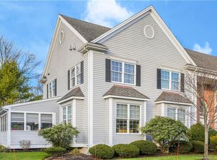 11 Village Dr #11, Trumbull, CT 06611