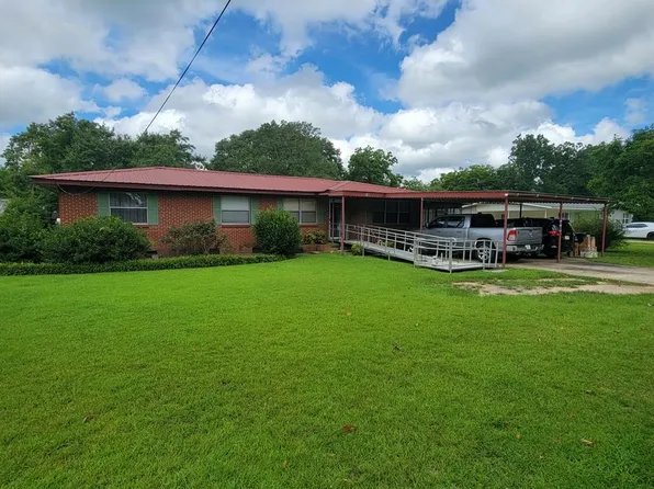 618 Peachtree St, Headland, AL 36345