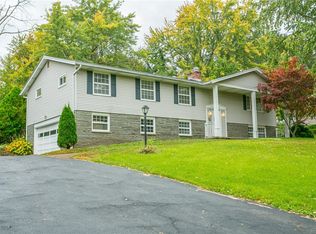 27 Hilltop Dr, Pittsford, NY 14534