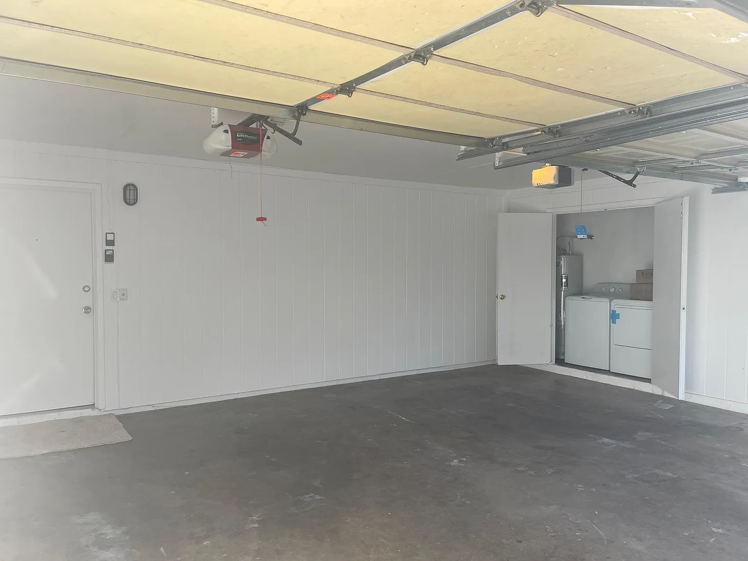 3 bed, 1369 sqft, $2,150 — Photo 2