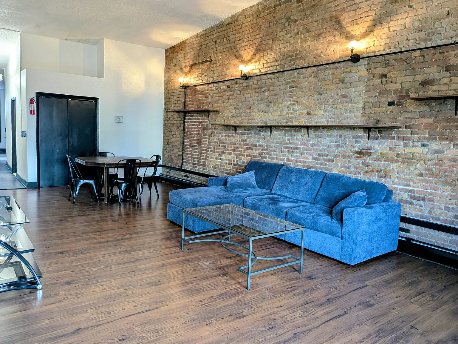 4 bed, 1372 sqft, $775 — Photo 4