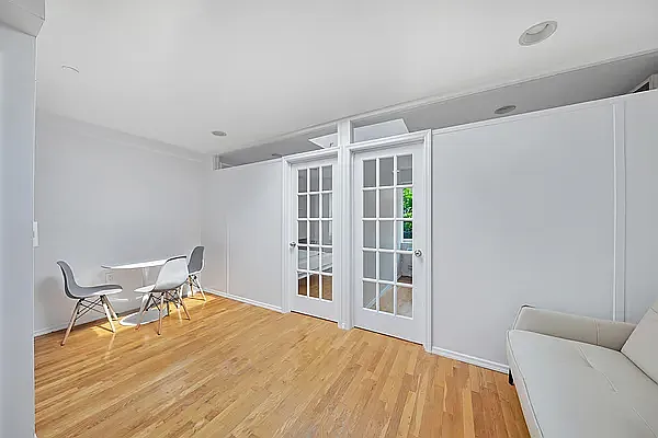 229 E 35th St #5A — Photo 5