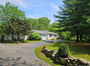 38 Deerfield Ridge Dr, Groton, CT 06355