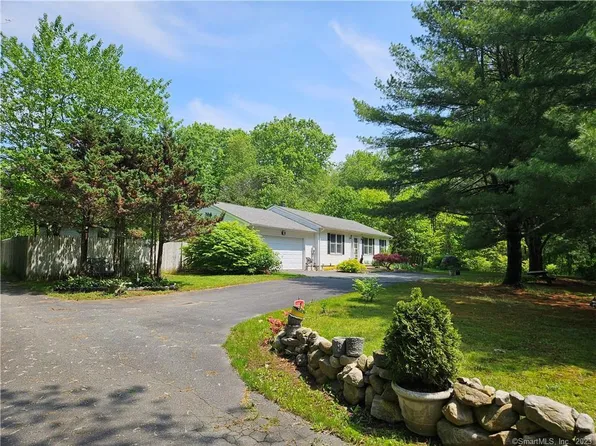 38 Deerfield Ridge Drive, Groton, CT 06355