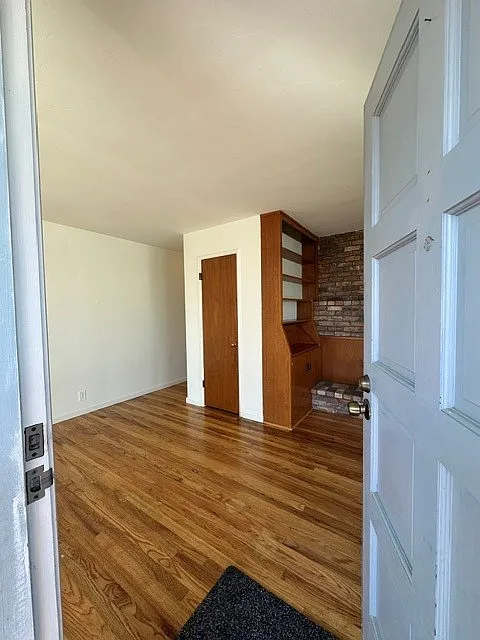 3 bed, 1208 sqft, $5,700 — Photo 2