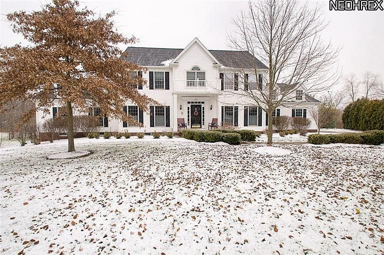 1st image of 475 Fox Hill Dr