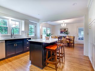 722 Waterford Rd, Windy Hills, KY 40207