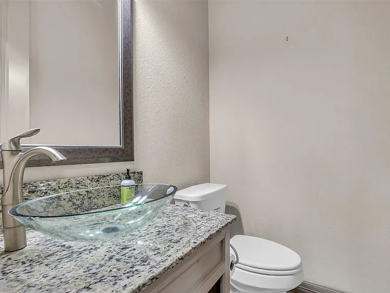 1535 Woodbend Park W — Photo 21