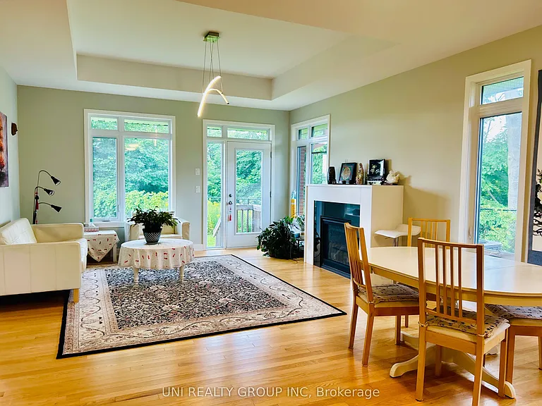 70 Stanhope Ct — Photo 6