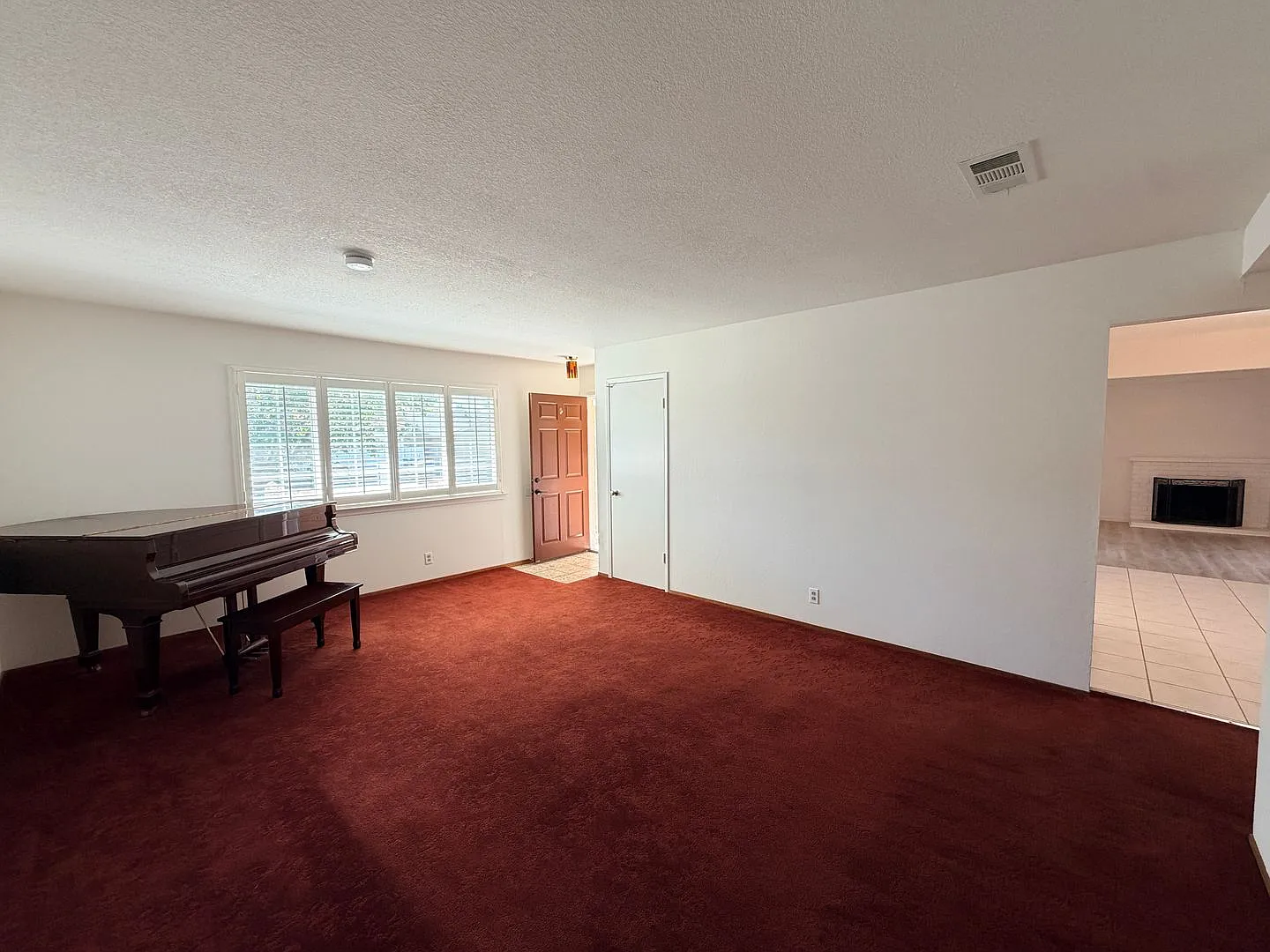 4bd/2ba - Bedroom Home with a Lap Pool! Excellent Location!! — Photo 4