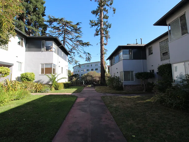 89 Vernon St #1 — Photo 2