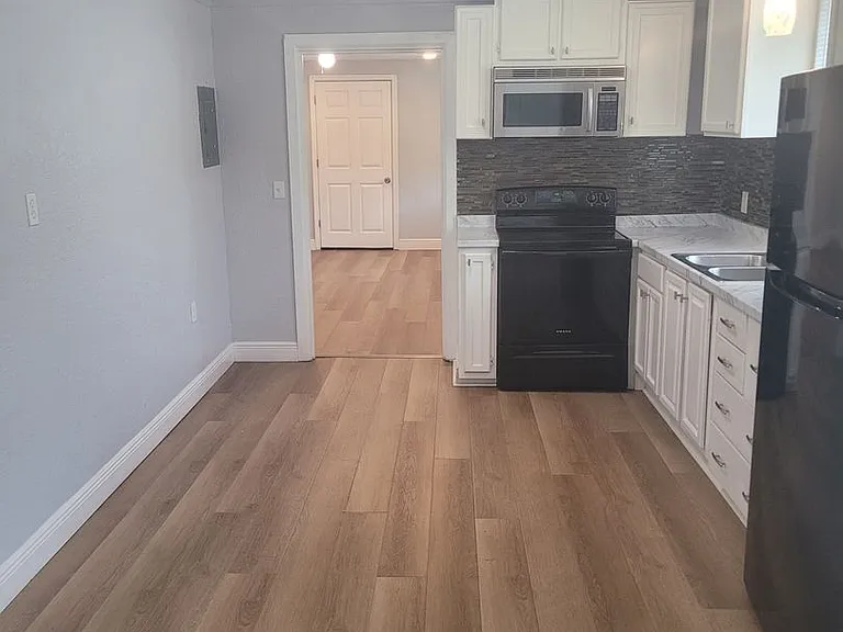 1320 Oleander Ave — Photo 14