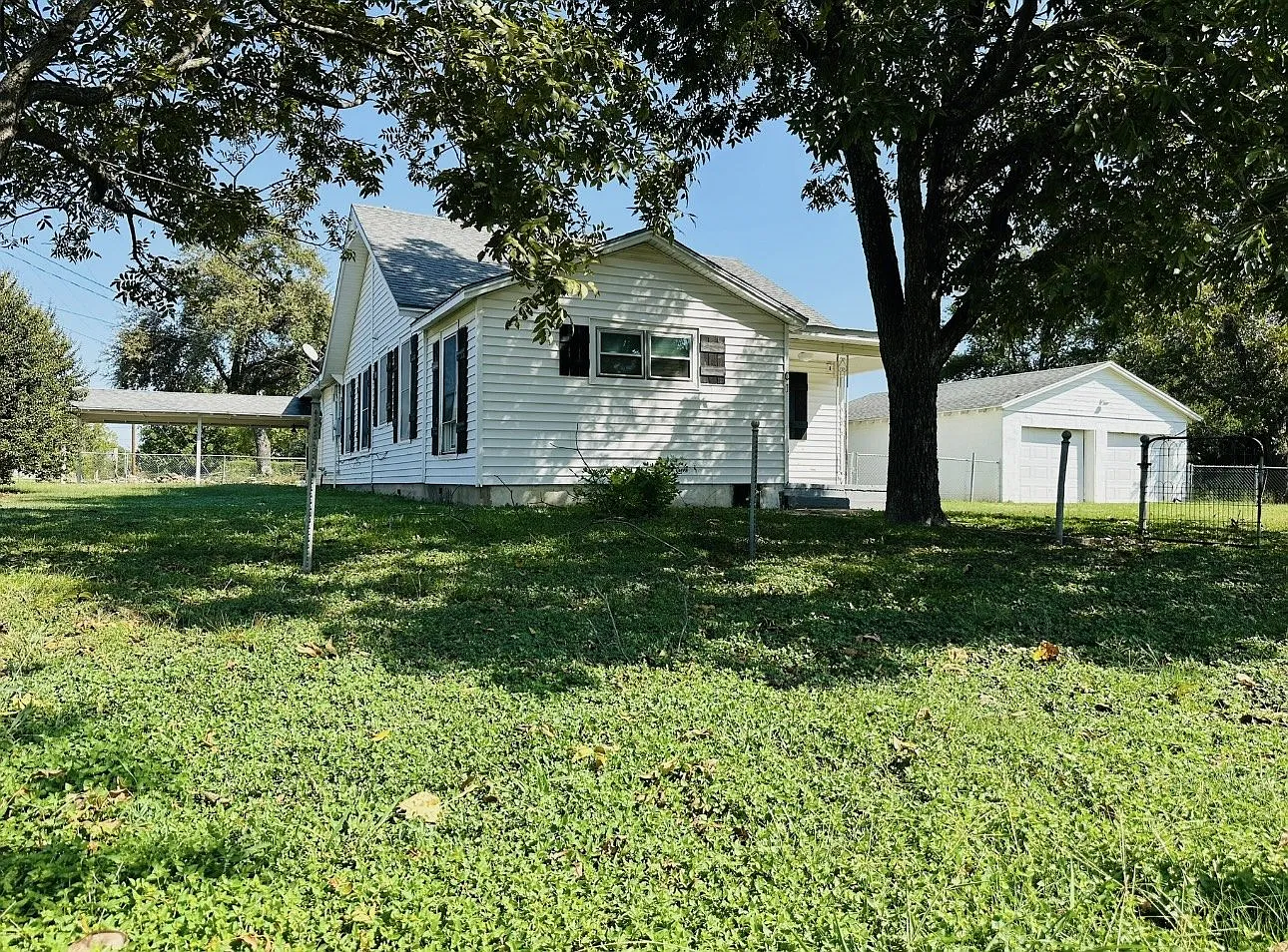 3 bed, 2.0 bath, 1896 sqft, $1,850 — Photo 4