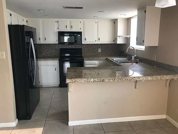 4th image of 2191 E Balboa Dr