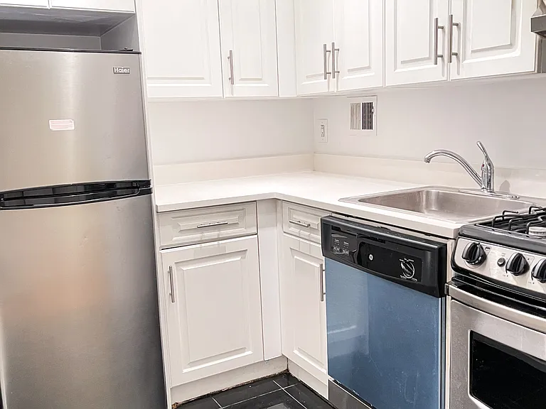 191 E 76th St #6D — Photo 4