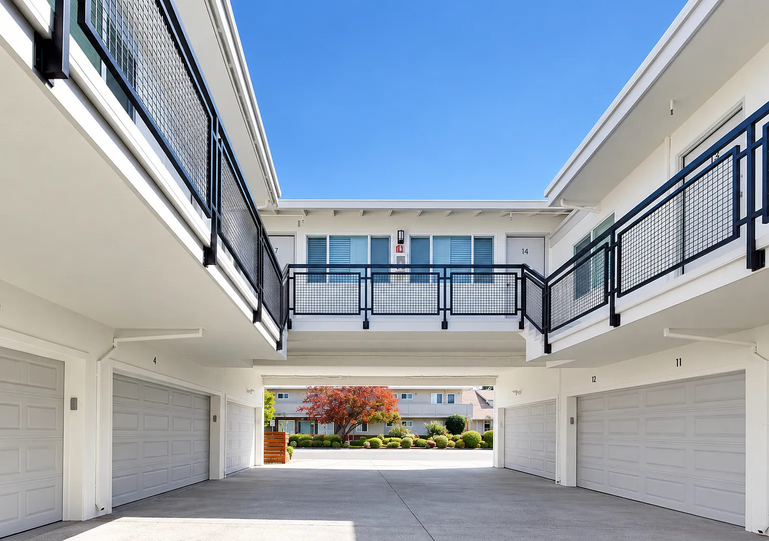 Newly Renovated One Bedroom with In-Unit Laundry & Garage Parking! — Photo 2