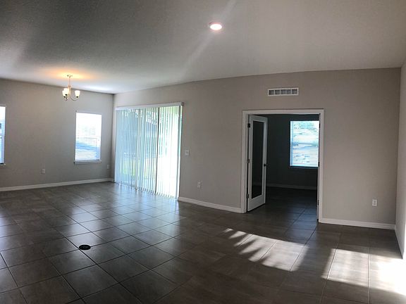 4th image of 1701 SW Lofgren Boulevard