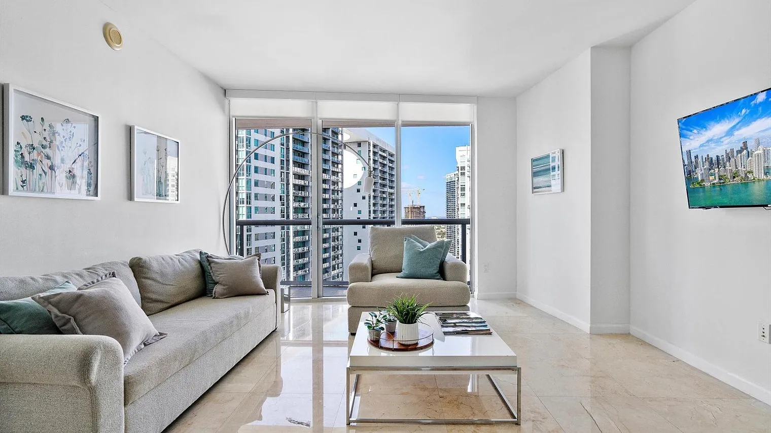 1 bed, 1.0 bath, 839 sqft, $7,318 — Photo 1