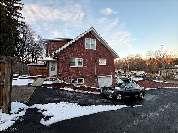 3rd image of 2809 Saint Clair Ave
