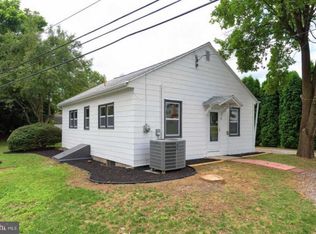 7 Shore Dr, Dauberville, PA 19533