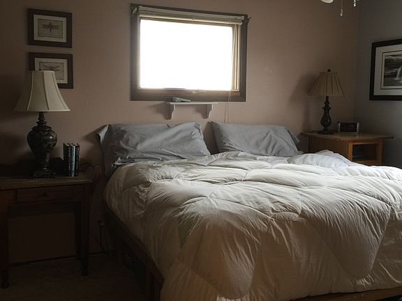 Oversized king in picture