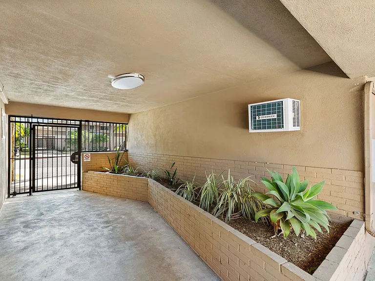 Melrose Manor Apartments - Riverside, CA — Photo 40
