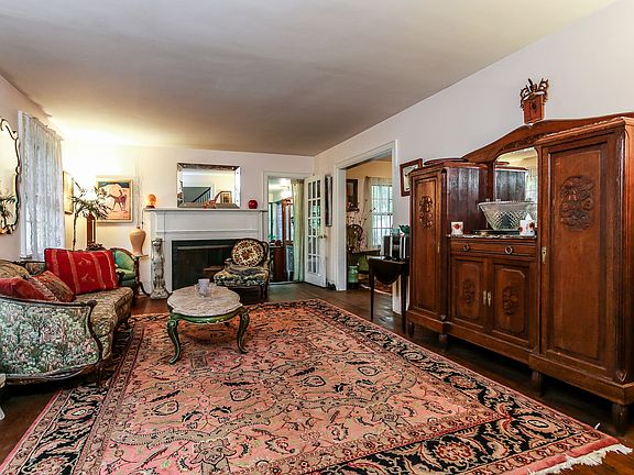 Formal dining room