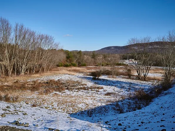 198 Park St, Easthampton, MA 01027