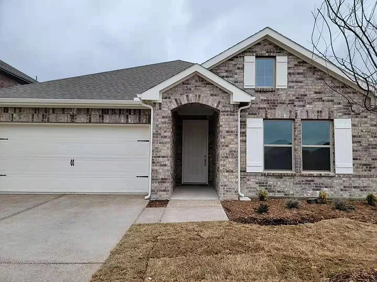 2510 Lovegrass Ln — Photo 1