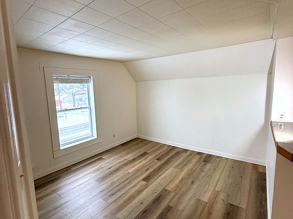 Studio Left Facing