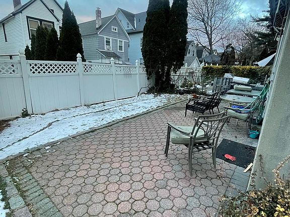4th image of 119 Pelhamdale Avenue