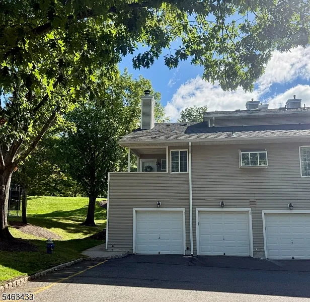 64 Bentley Ct