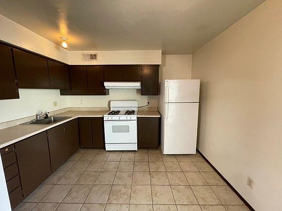 2nd image of 2556 27th St APT 1