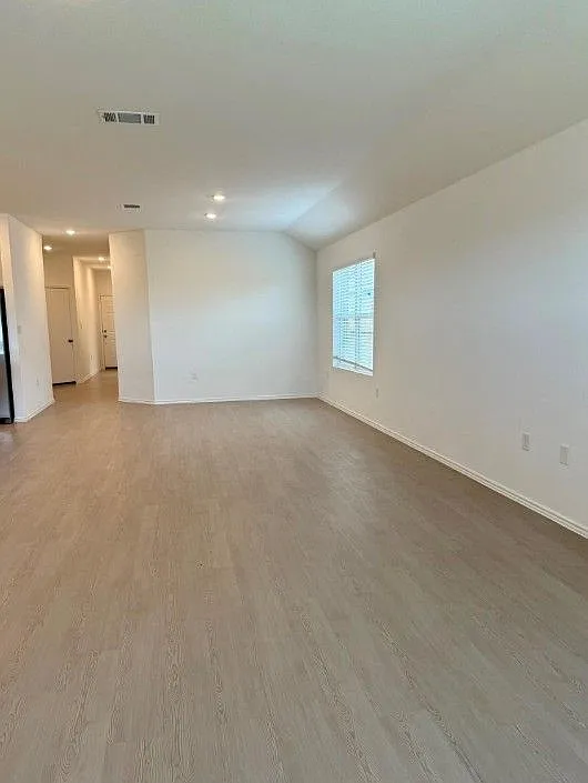 4 bed, 3.0 bath, 2000 sqft, $2,350 — Photo 3