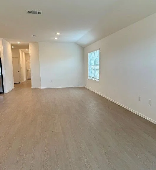 106 Camargue Dr — Photo 3