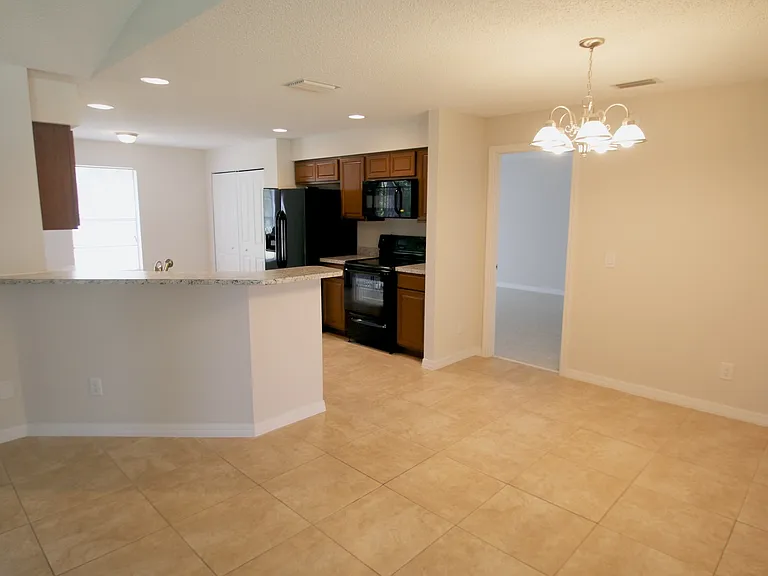 1137 SW Estaugh Ave — Photo 12