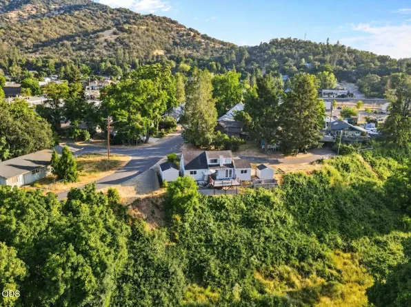284 N 1st Ave, Gold Hill, OR 97525