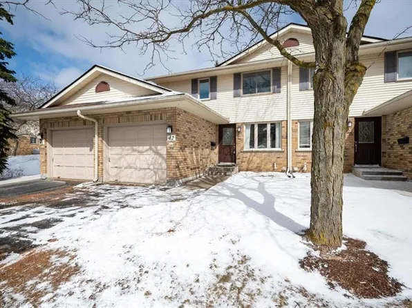 375 Kingscourt Dr #42, Waterloo, ON N2K 3N7