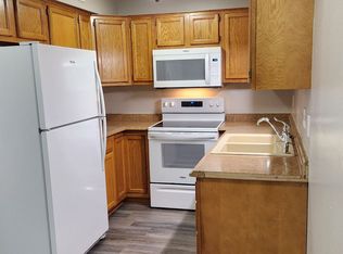 9503 University Ave APT 4, Clive, IA 50325