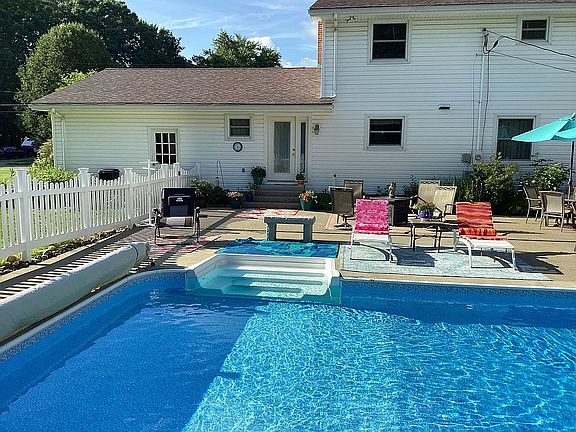 4th image of 905 Pine St