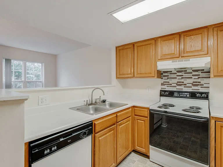 75 Heather Rd — Photo 9