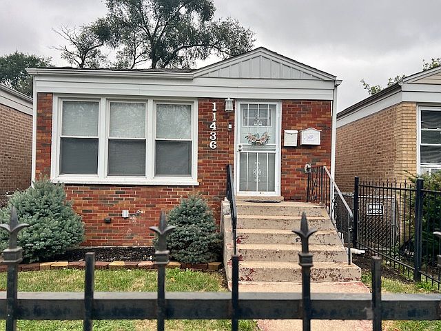 4BD/2BTH, GATED FRONT/BACK YARD, ON A HALF CITY BLOCK, TRAFFIC GOING OUT TOWARDS THE MAIN ROAD (1 WAY STREET)