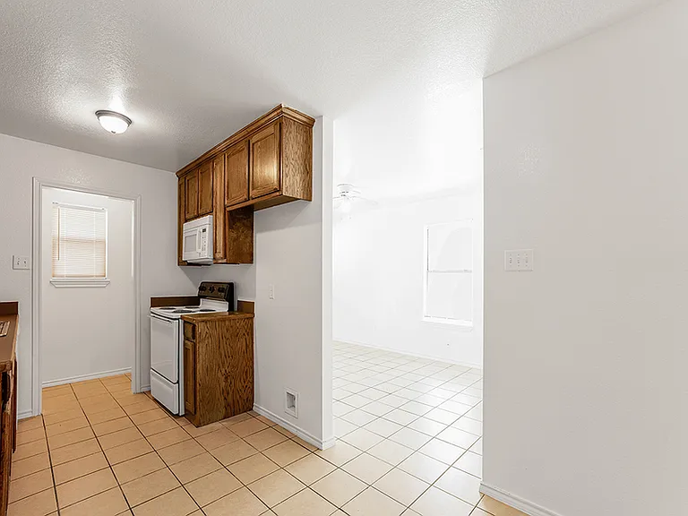 315 Isbell Rd — Photo 6